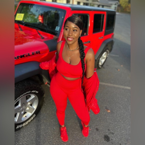 Selling red two piece spandex set - Picture 4 of 4